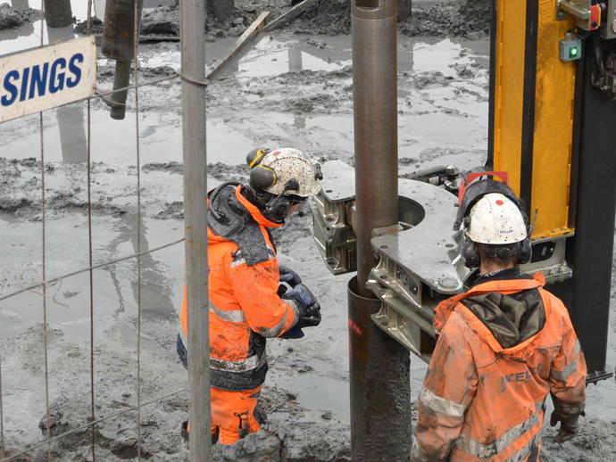 Keller-Geoteknikk-two guys working